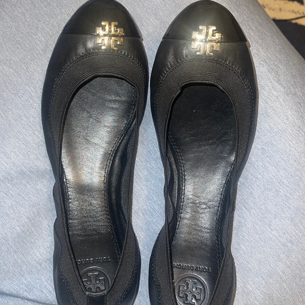 BN Tory Burch flats. Never worn. Bottom look from store - walking around. 8 1/2.